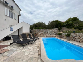 Apartment with pool in Kornic